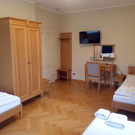 Kasztanowy Palac Swadzim Bagian luar foto