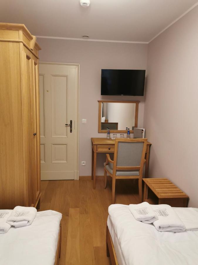 Kasztanowy Palac Swadzim Bagian luar foto