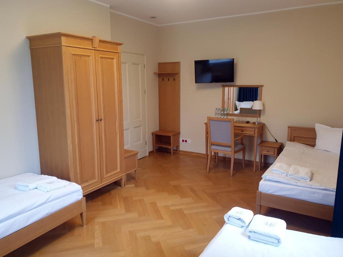 Kasztanowy Palac Swadzim Bagian luar foto