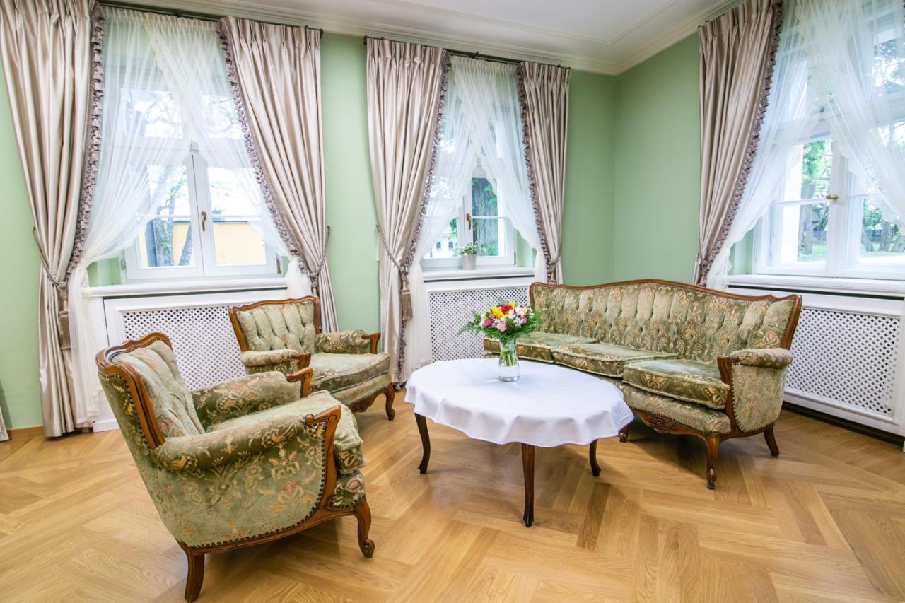 Kasztanowy Palac Swadzim Bagian luar foto
