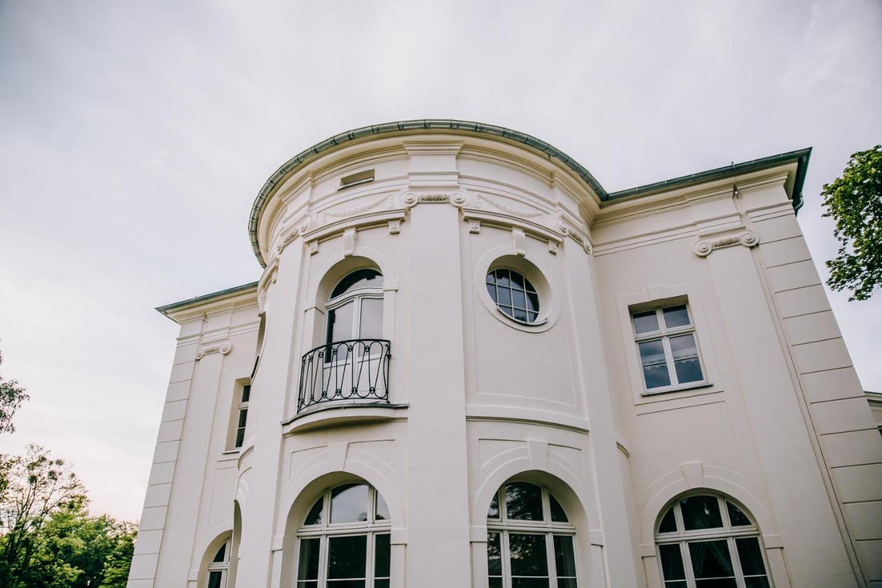 Kasztanowy Palac Swadzim Bagian luar foto