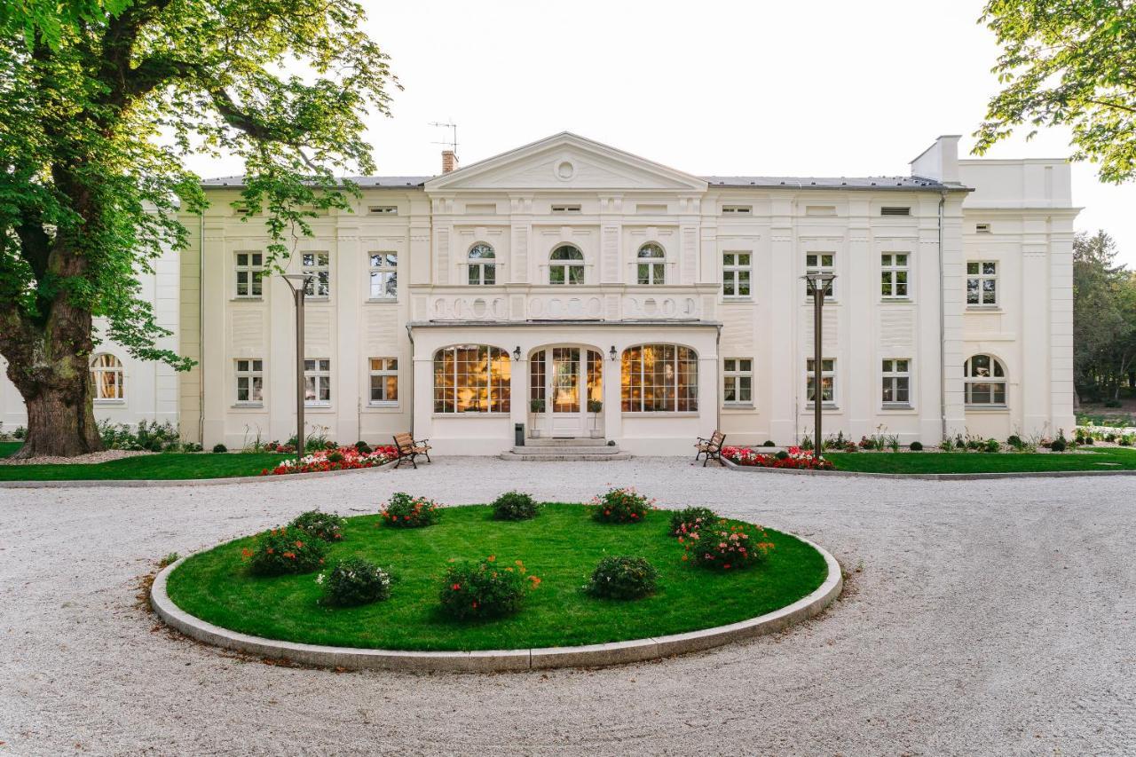 Kasztanowy Palac Swadzim Bagian luar foto