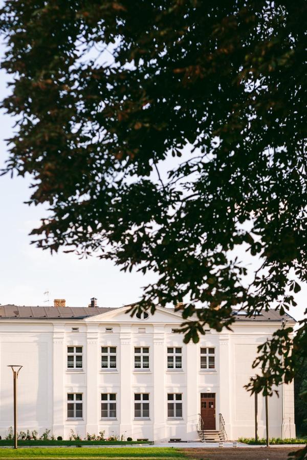 Kasztanowy Palac Swadzim Bagian luar foto
