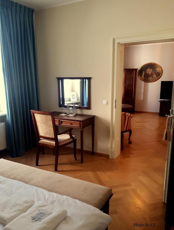 Kasztanowy Palac Swadzim Bagian luar foto